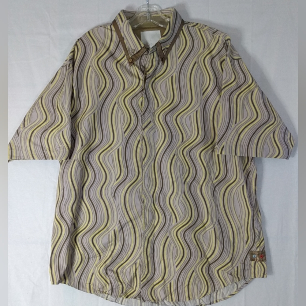 COOGI Men's Short Sleeve Button-Down Shirt in Yellow and Beige Wave Print
